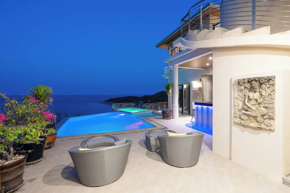 Villa Azure with Infinity Pool