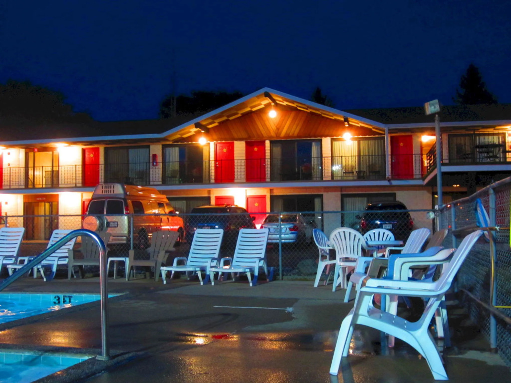 All Star Inn & Suites