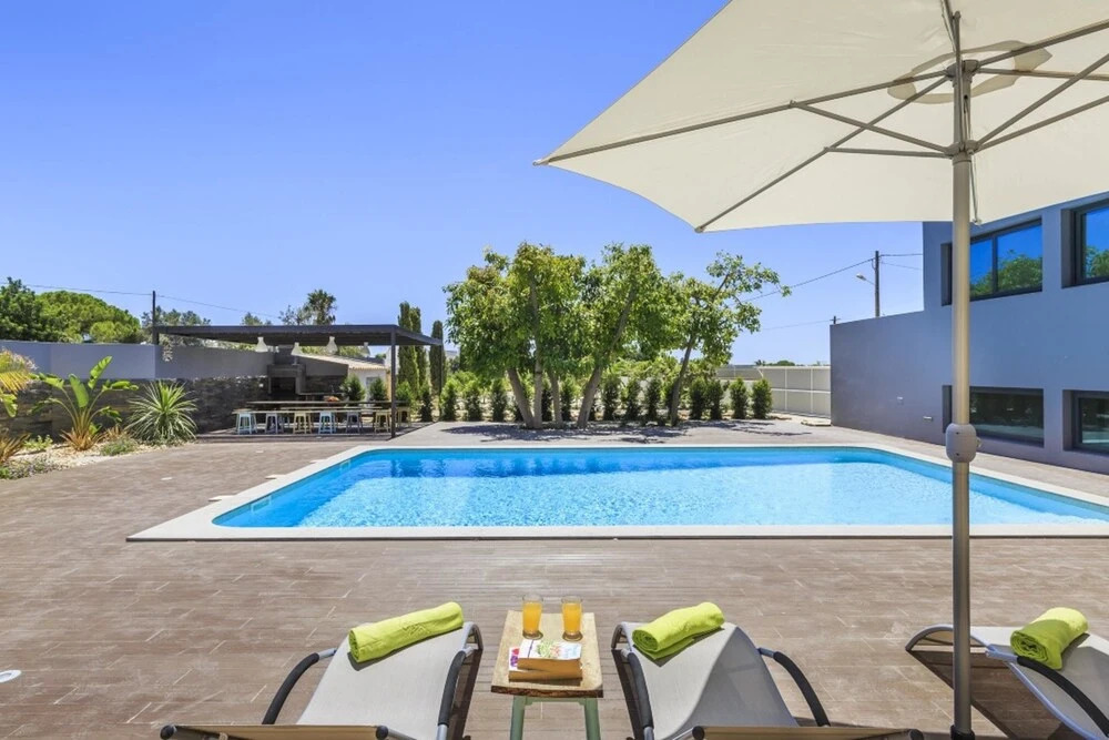 Apartment With one Bedroom in Quelfes, With Wonderful sea View, Pool A