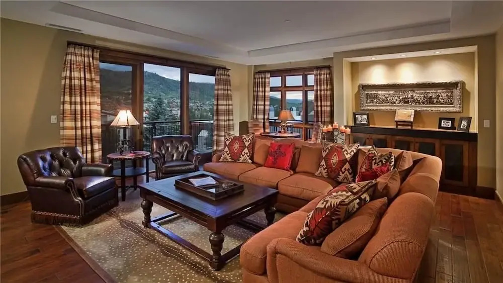 Sneak Peak 407 4 BedroomCondo By Moving Mountains