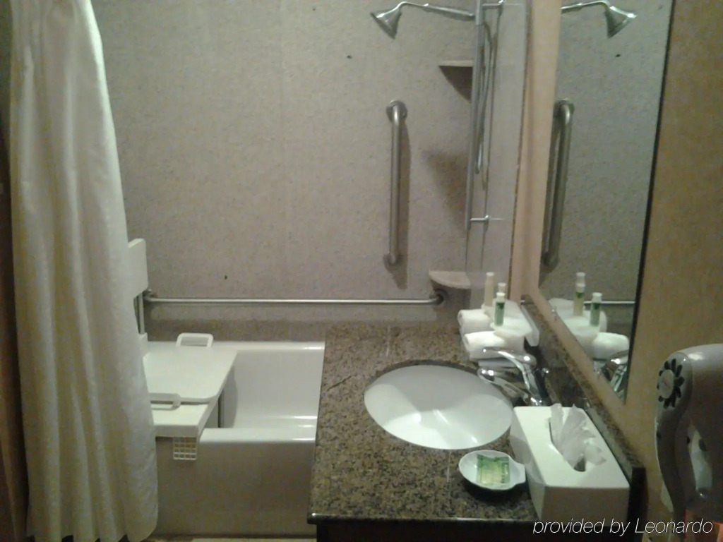 Holiday Inn Express & Suites Klamath Falls Central by IHG