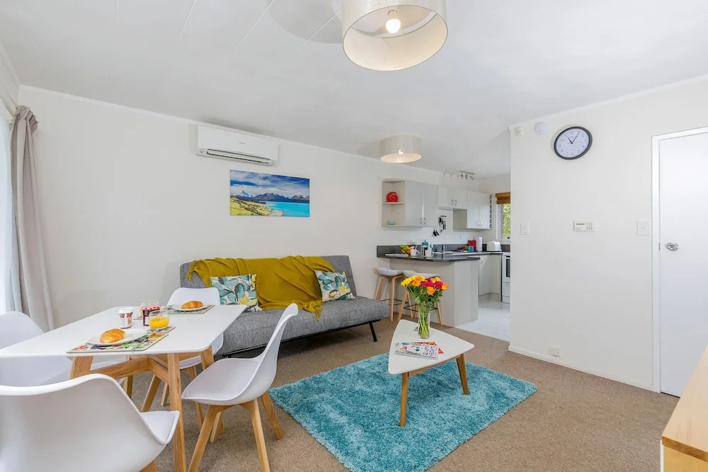 Super 2 bed flat in Remuera