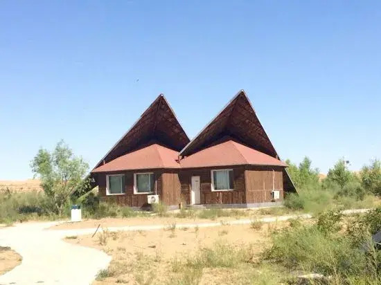 Seven Star Lake Desert Hotel