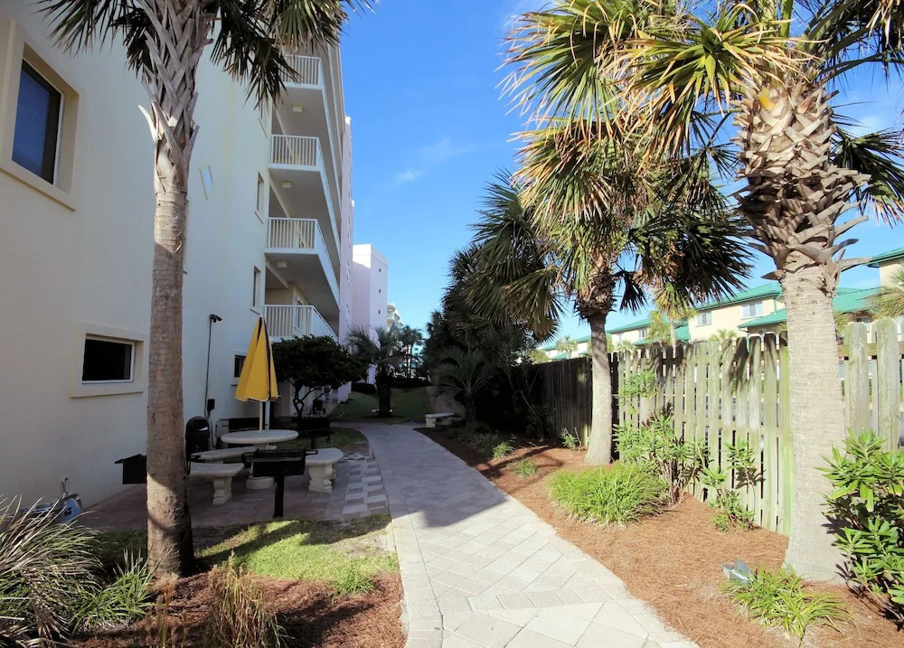 Gulfside 209 - 2 Br condo by RedAwning
