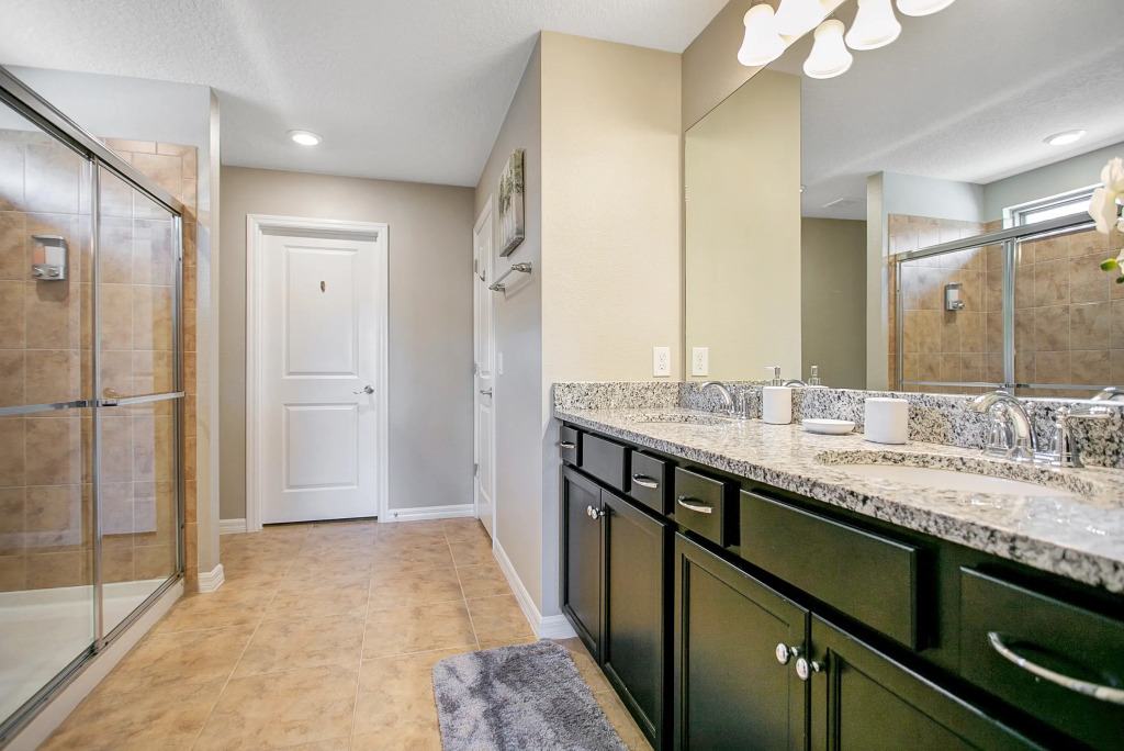 5552- Solterra Brand New - Amazing 5 Beds House, Davenport, US