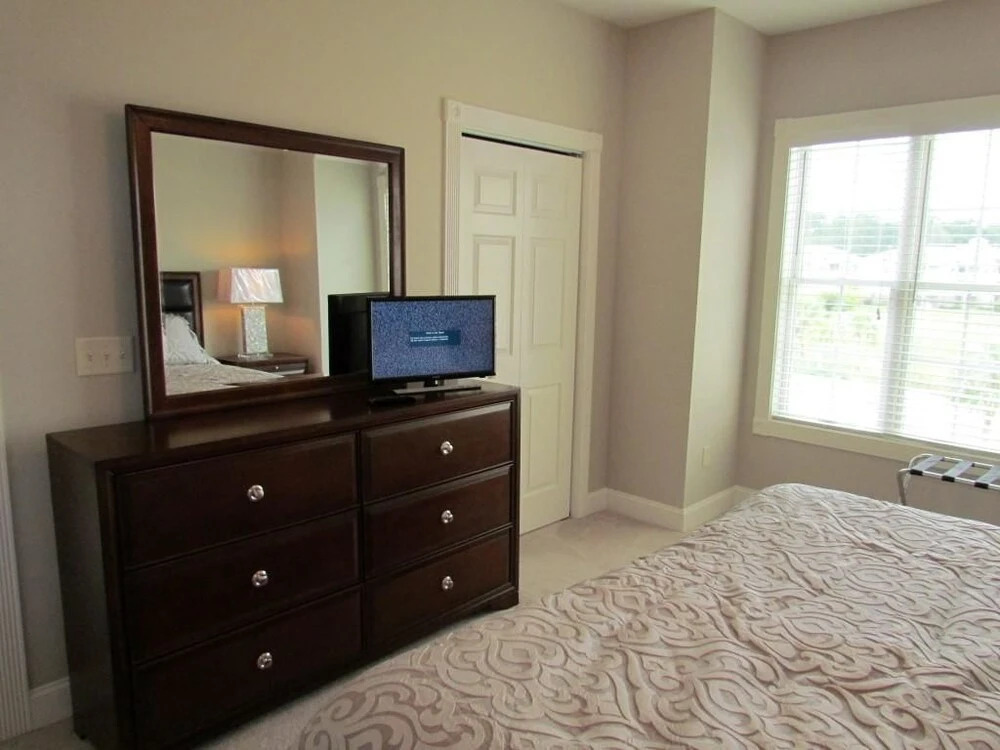 Magnolia Pointe Luster Leaf 4890-301