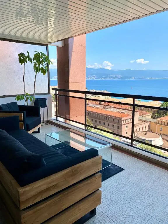 Grand T2 STANDING AJACCIO Proche centre et plages VUE PANORAMIQUE PARKING PRIVE