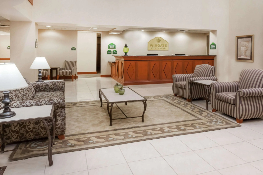 Wingate by Wyndham Peoria - Complimentary Area Shuttle