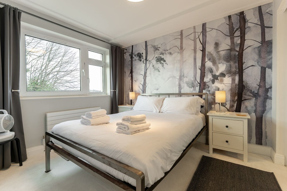 Stunning Clifton Flat in Amazing Central Location