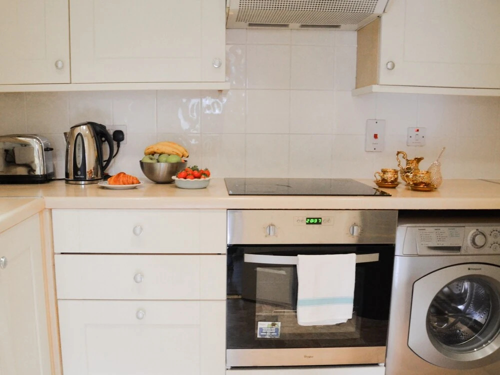 OYO Home Docklands 2 Bedroom Apartment