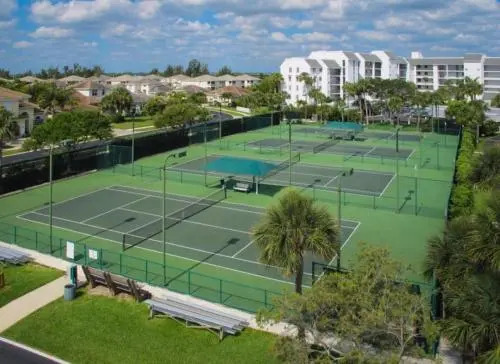 Sunny Ocean Village Beach Condo: Community Pool
