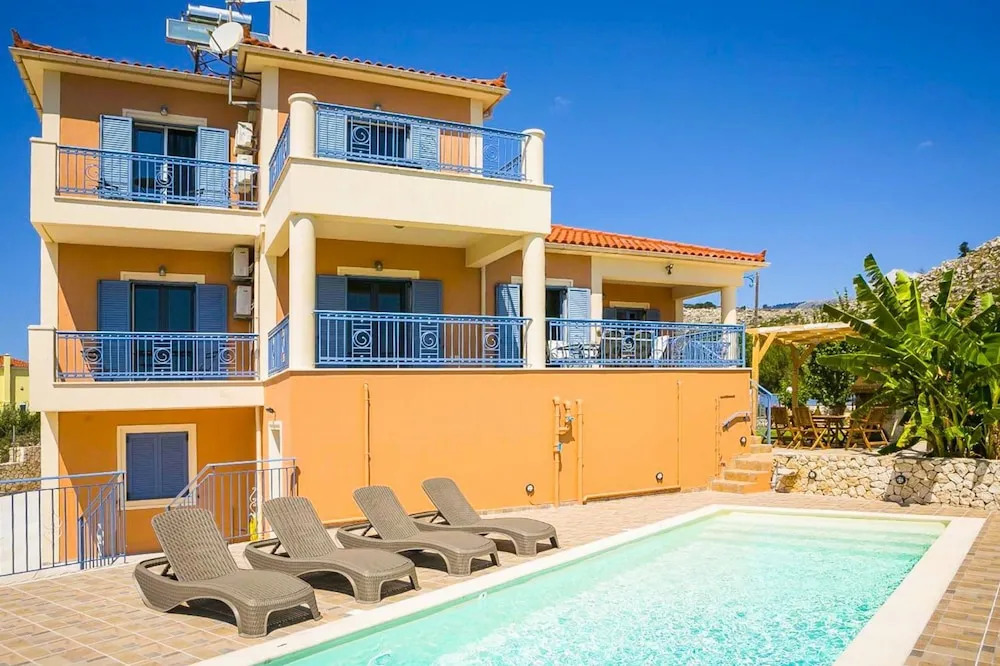 Villa Xenia With 3 Bedrooms and 2 Bathrooms