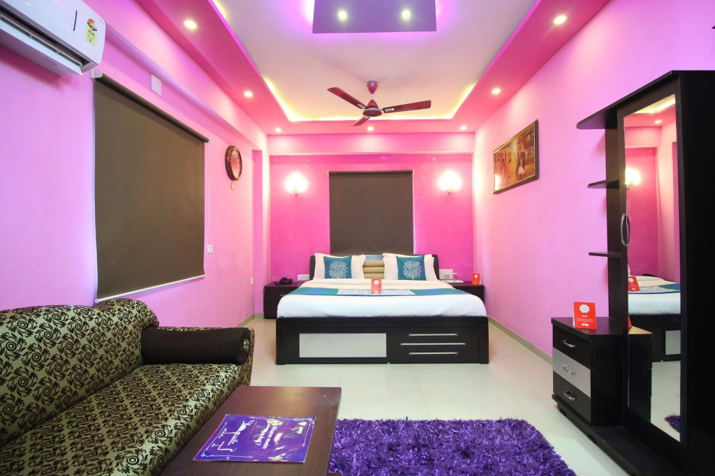 OYO 9240 Hotel Crystal Inn
