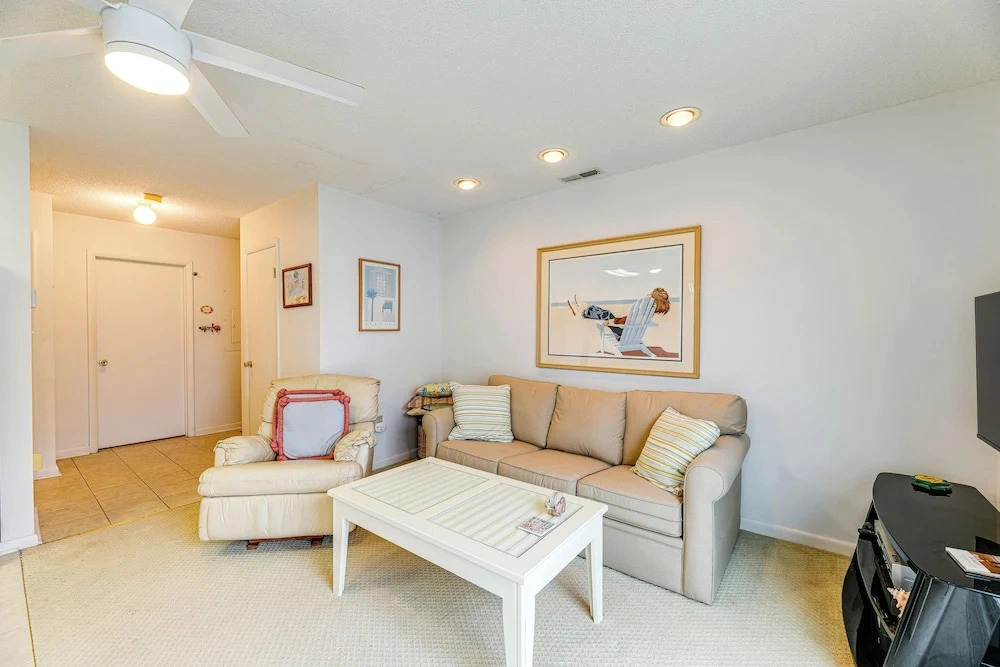 200 Feet to Beach: Inviting Condo in Ocean City
