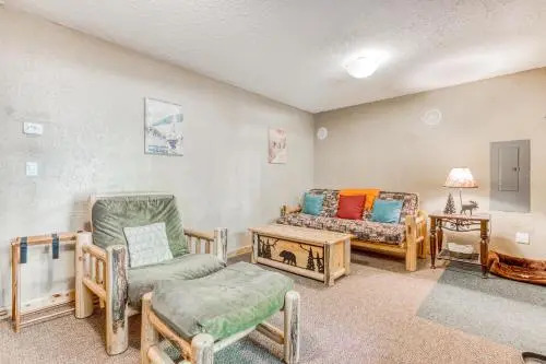 Skiing Bear Chalet