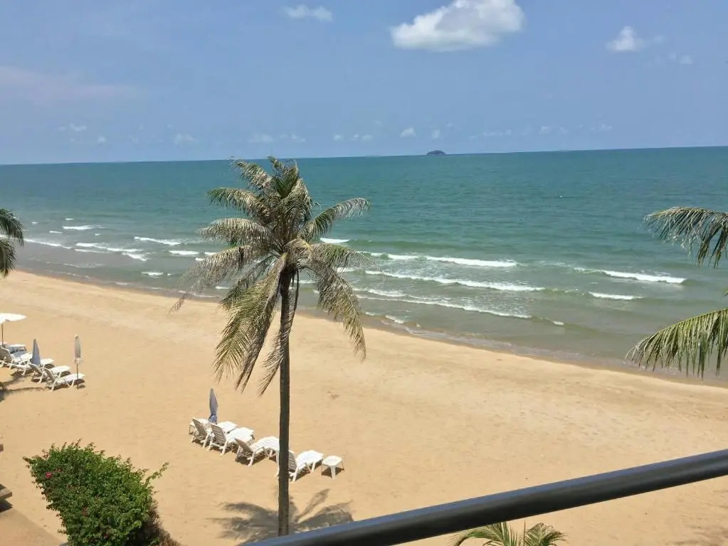 Private Beach Front 5 Bedrooms House