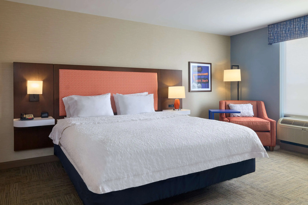 Hampton Inn & Suites Providence / Smithfield