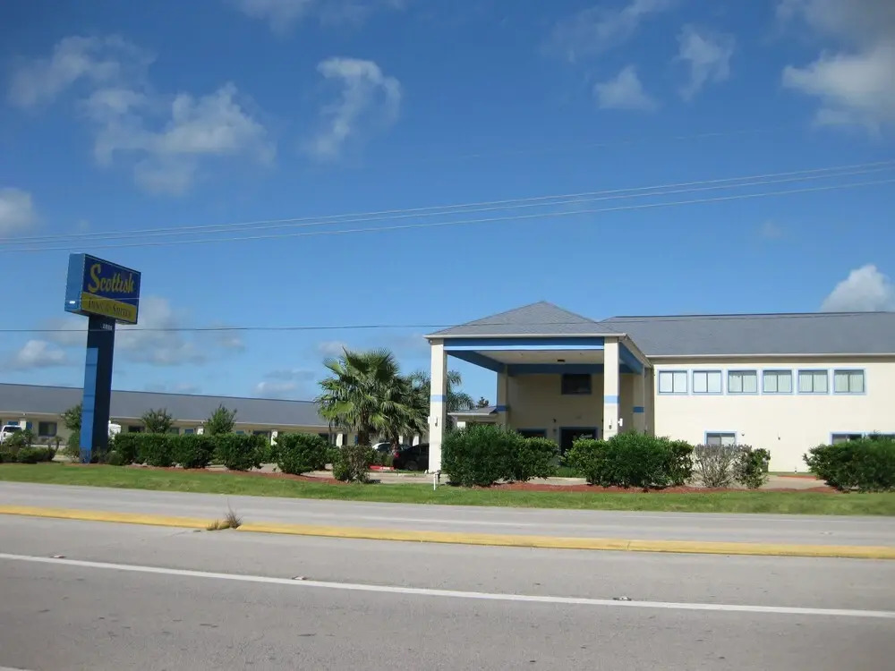 Scottish Inn and Suites