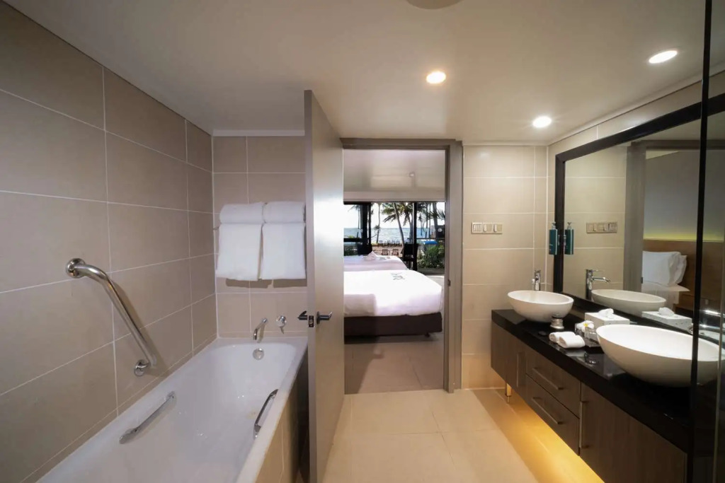 DoubleTree by Hilton Fiji - Sonaisali Island