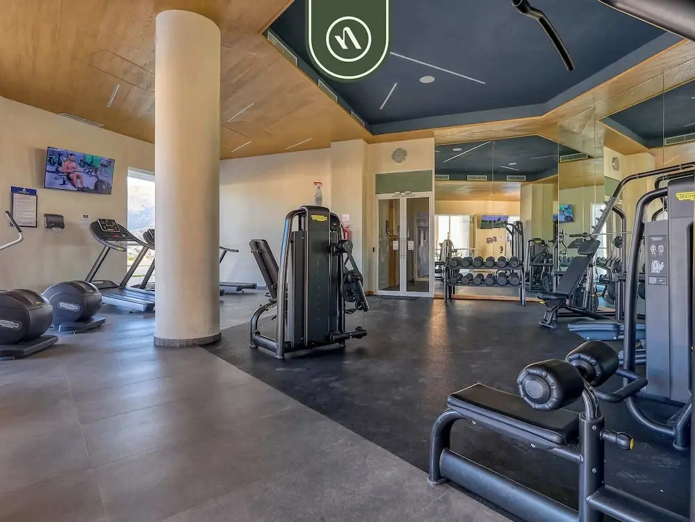 Luxury Oceanfront Studio - Beach - Pools - Gym