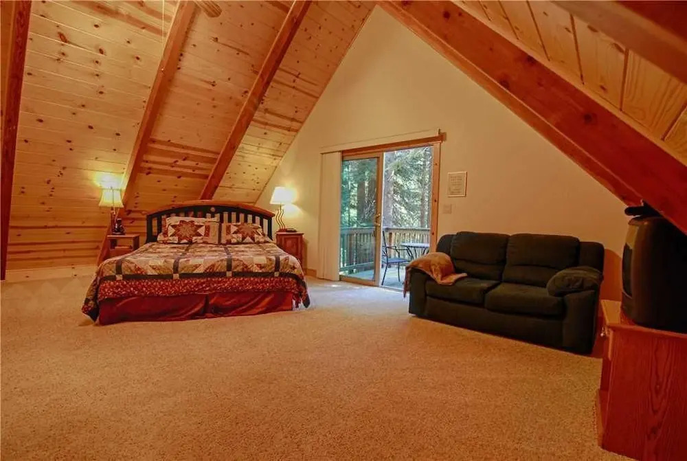 Lazy Bear Lodge W/huge Deck and Hot Tub! #247