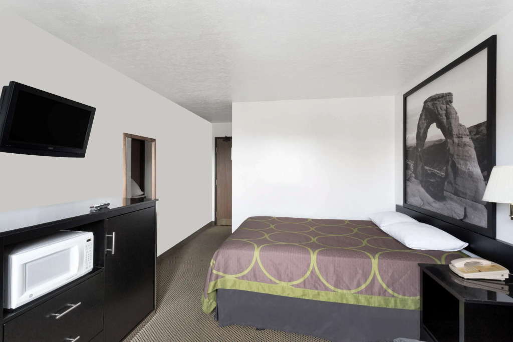 Super 8 by Wyndham Logan