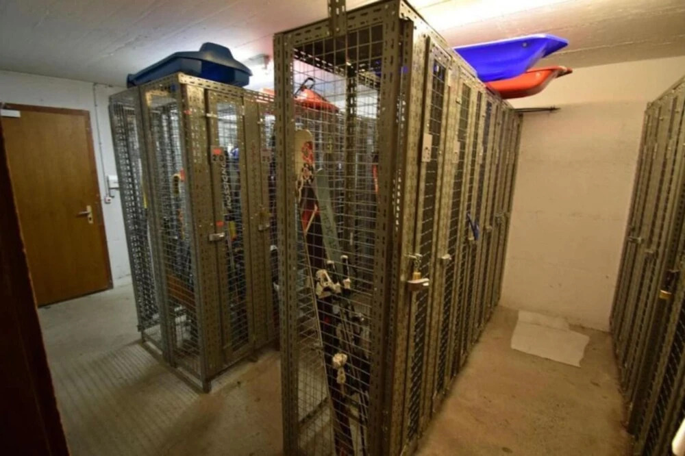 6 Person ski in out Apartment Great Views Garage