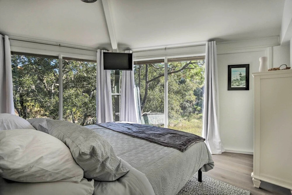 Walk to Harbour Town: Airy Treehouse w/ Bikes