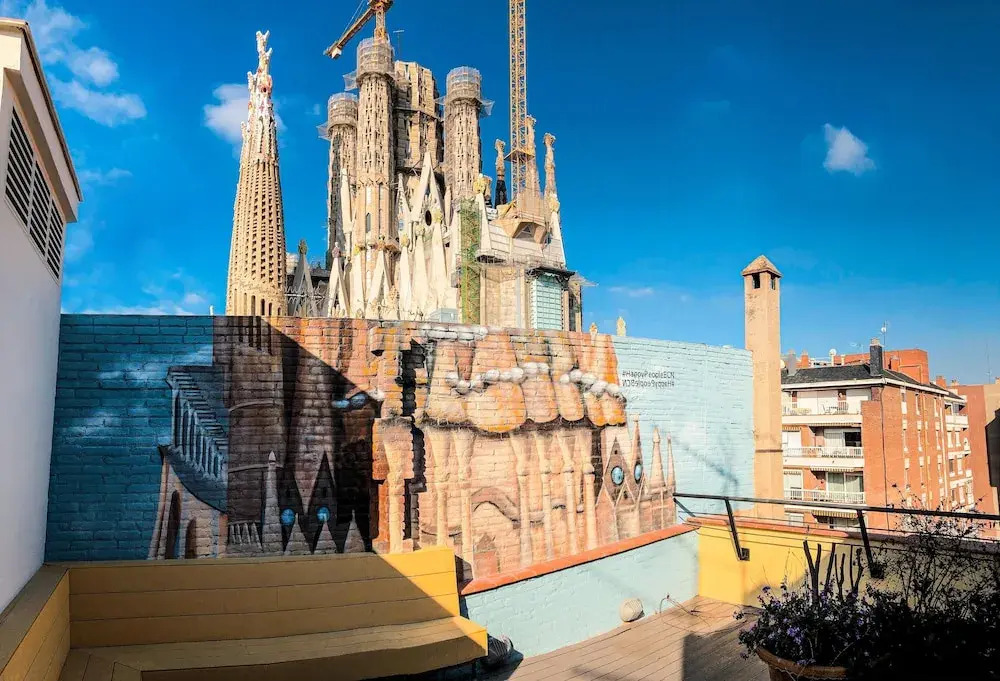 Happy People Sagrada Familia Apartments