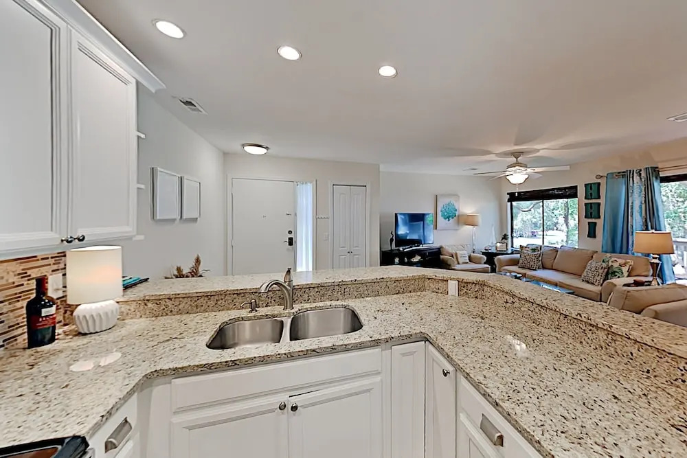 8forestg 2 Bedroom Condo