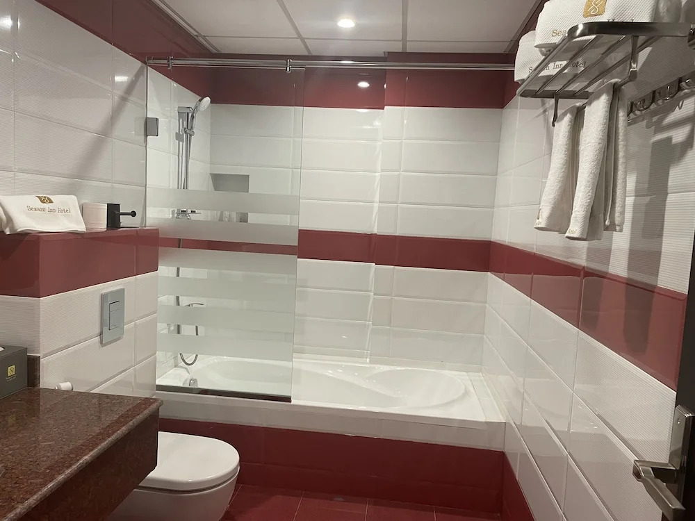 Season Inn Hotel