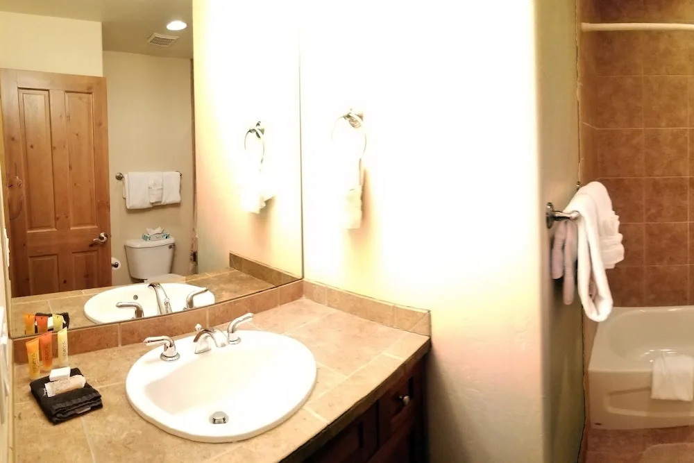 Highland Greens 17 By Peak Property Management
