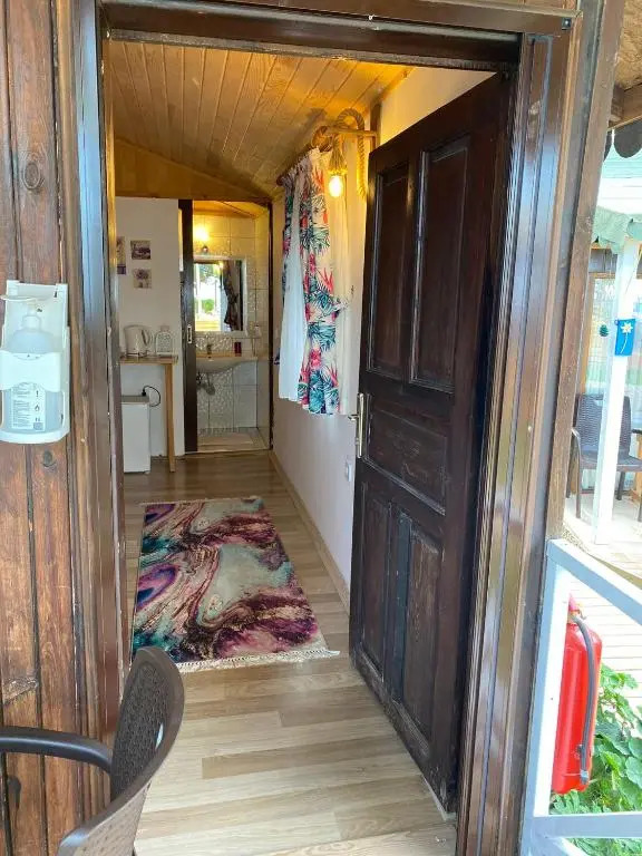 Kara Kedi Beach Bungalow