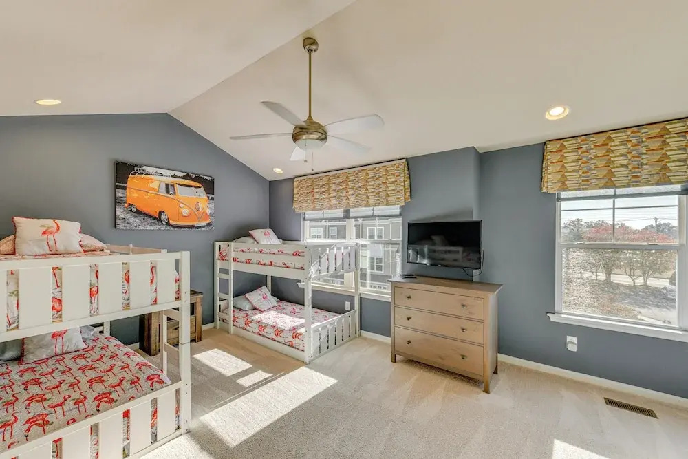 2 Mi to Beach: Townhome w/ Breezy Balcony!