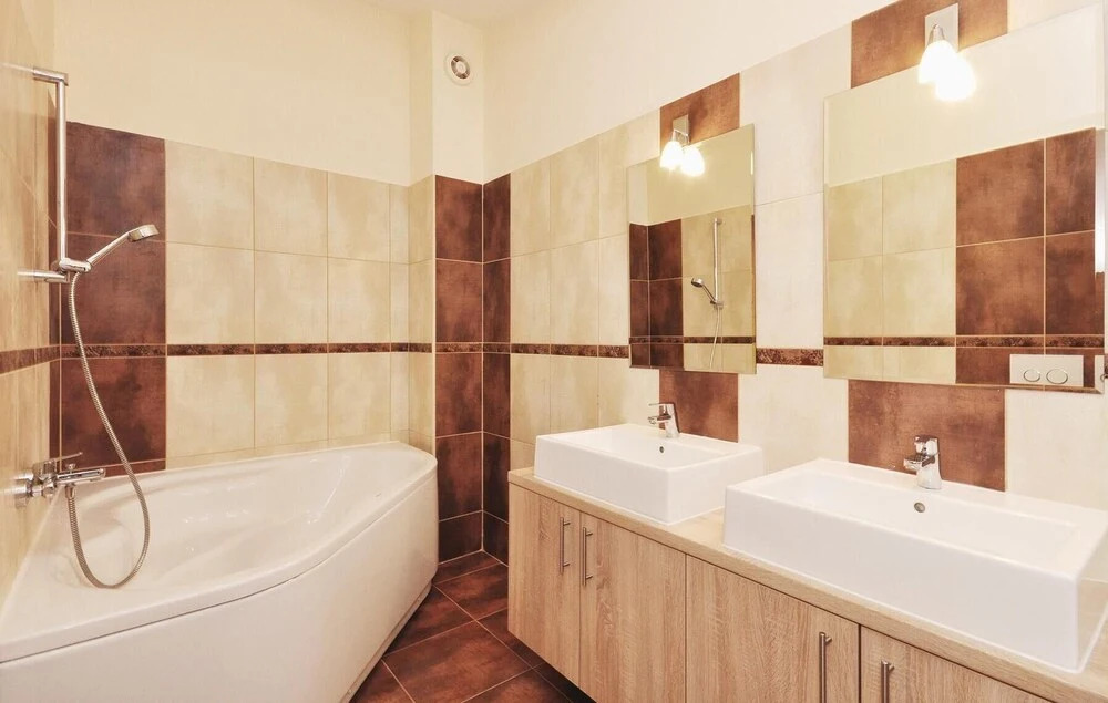 Amazing Home in Pakostane With Wifi and 5 Bedrooms