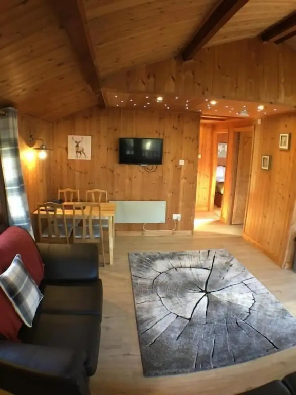 Snowdrop 13-Hot Tub-Woodlandlodges-Carmarthenshire