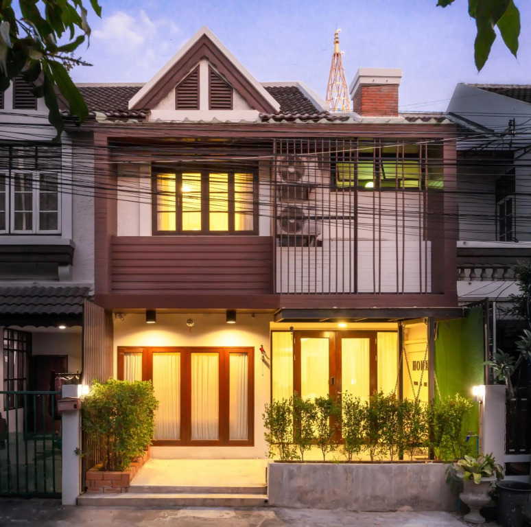 Astro House