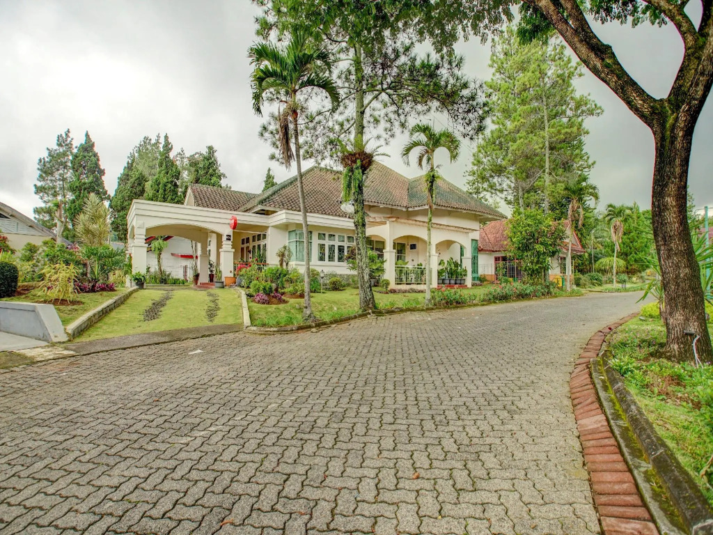 OYO 90080 Villa Lotus E06