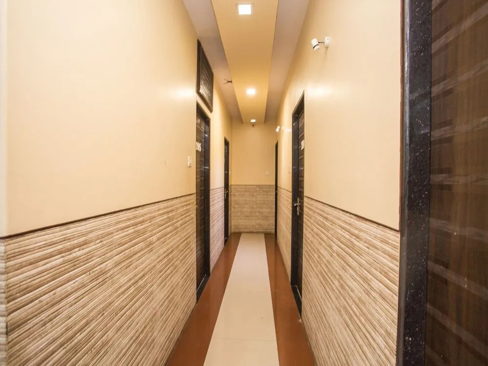 OYO 8759 Hotel Adore Palace