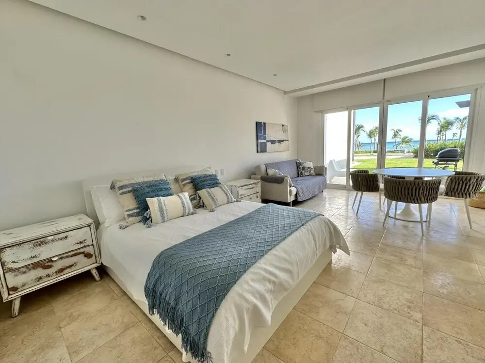 Amazing Ocean-front Studio With Sofa bed in Resort