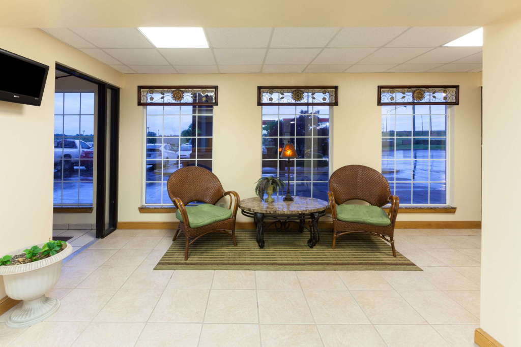 Days Inn by Wyndham Shawnee