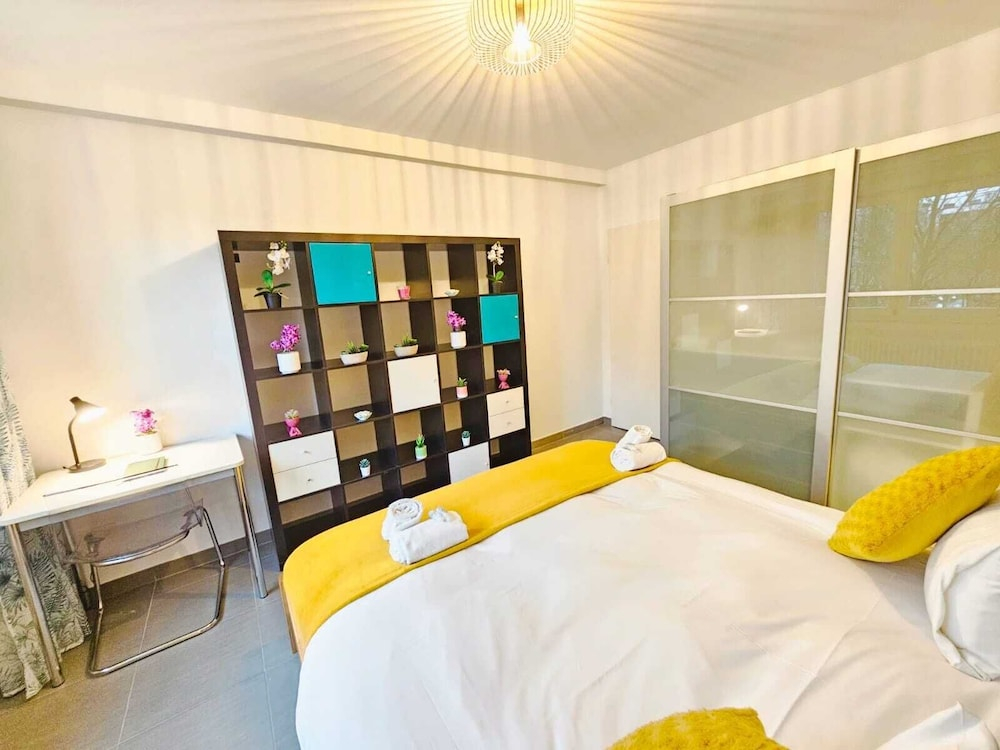 Exceptional 1BR Apartment in center