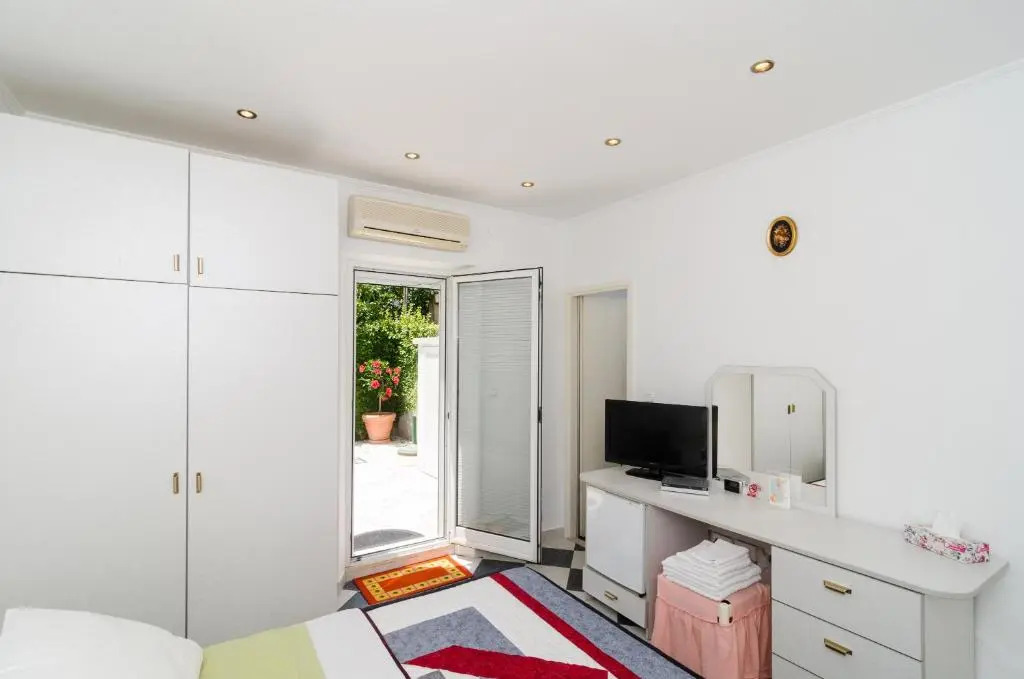 Wisteria Apartment