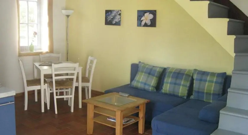 Ferienwohnungen Ostseestern - 7 Apartments, Obstgarten, Lagerfeuer, Spielplatz, Fußbodenheizung, Parken