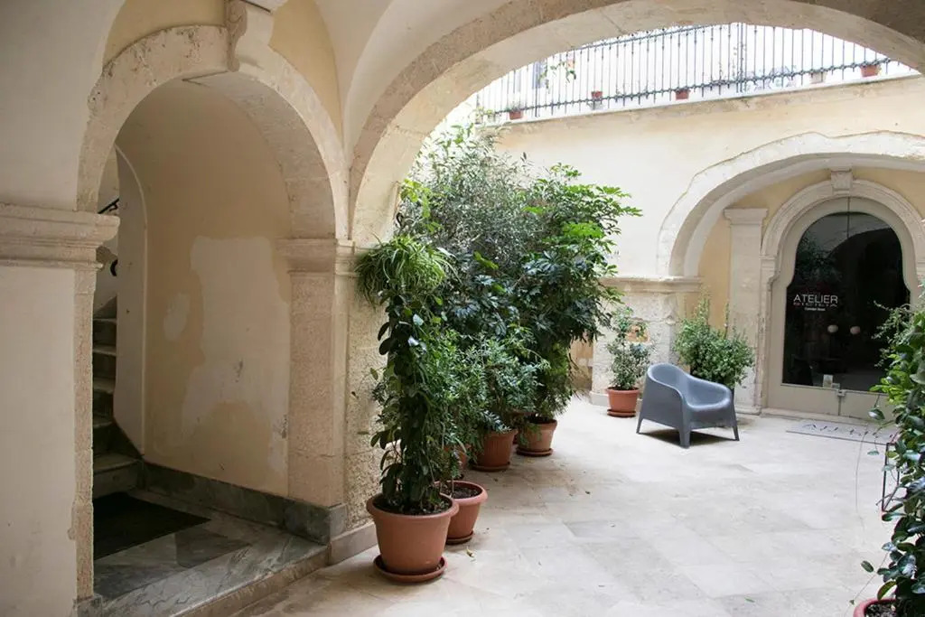 Alagona House