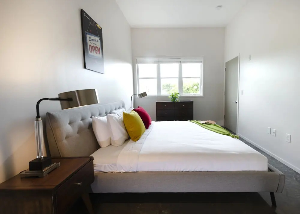 Acklen Luxury Condos by Hosteeva