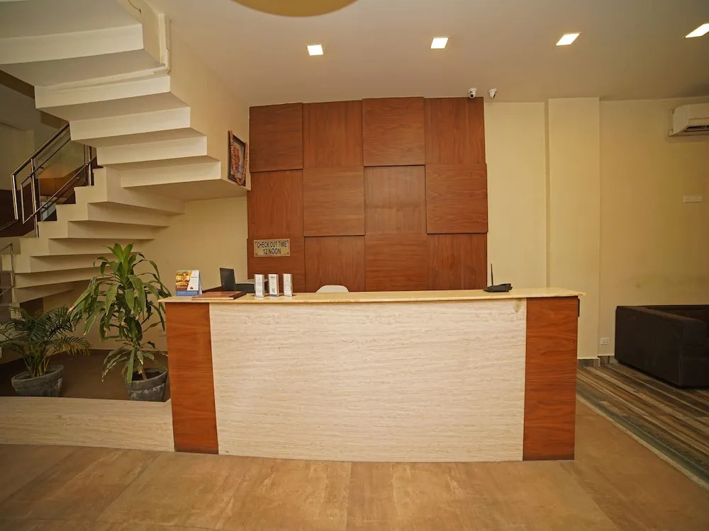 Oyo 7872 Amber Hotel