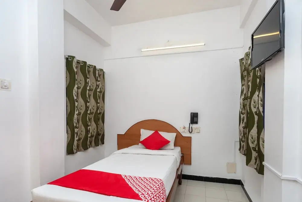 Oyo 19906 Hotel Bliss Inn