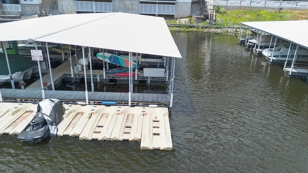 Latibe Retreat Lakefront Condo for 4 w/ Balcony & Pool Access