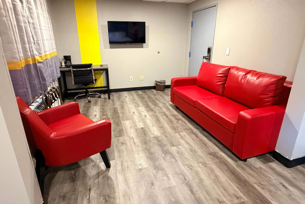 Super 8 by Wyndham Macomb